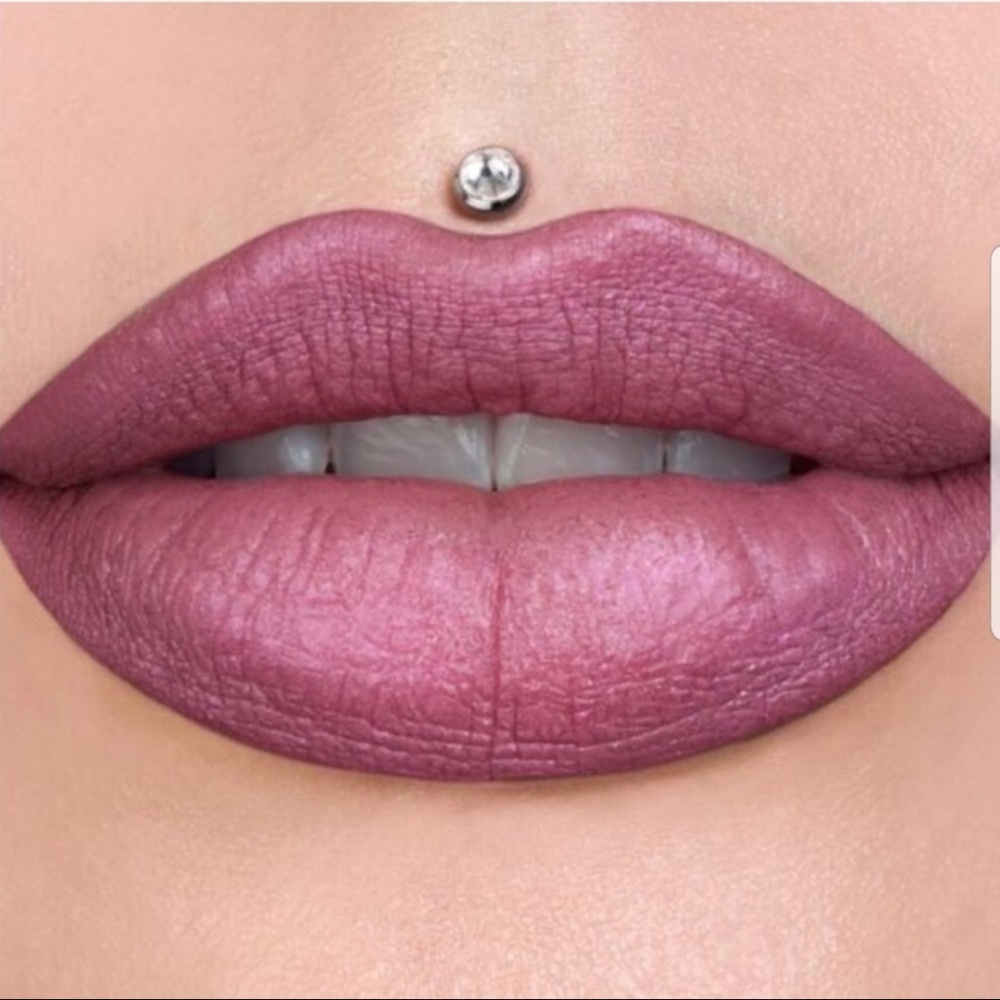 Jeffree star velour lip in Scandal